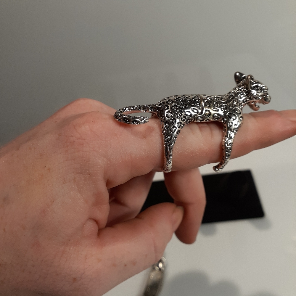Unique Leopard Ring - Picture 2 of 7
